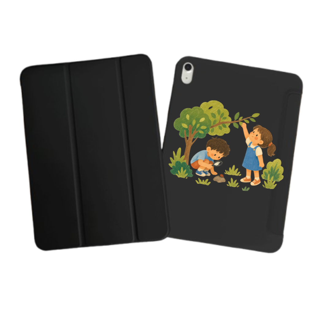 iPad Tablet Hoes Children Playing Outdoors In Nature